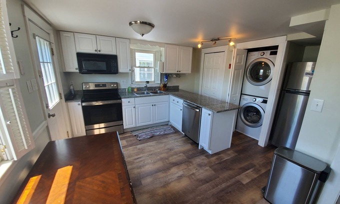 Bangor Casa | Updated 3 bedroom home with a pool and a hot tub in a nice neighborhood.