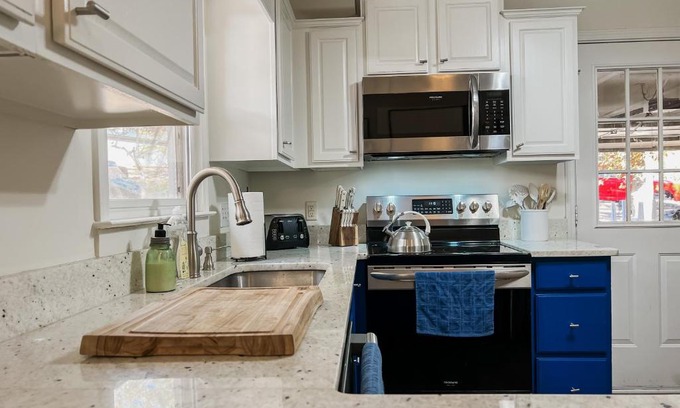 Waleska Casa | Updated 3Bed/2Ba in Private Gated Lake & Golf Community