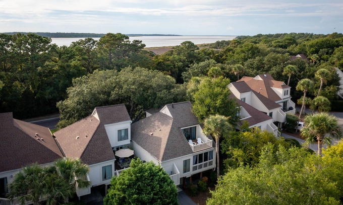 Spinnaker Beachhouses Casa | Updated, 3BR End Unit Spinnaker w/ Beach Boardwalk Access Across Street! Amenity Cards!