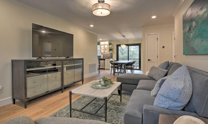 Downtown Casa | Updated and Modern House Less Than 1 Mi to Dtwn Bentonville!