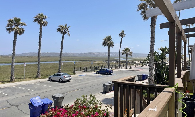 Imperial Beach Condominio | Updated Beach Bungalow 2bd/ 1 bath steps from beach with private balcony