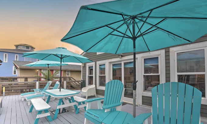 Bermuda Beach Casa | Updated Beach House w/ Private Beach + Hot Tub!