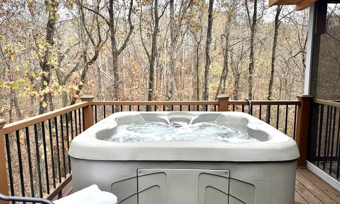 Counce Cabina | Updated Cabin with Hot Tub!