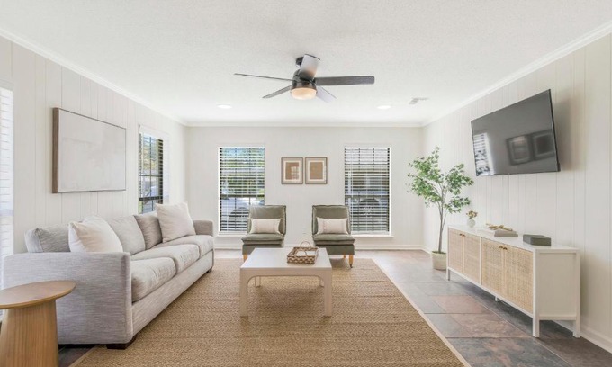 Lafayette Casa | Updated & centrally located 3 Bed