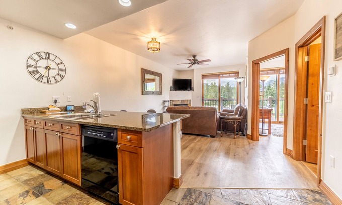 The Highlands Condominio | Updated Condo in Breckenridge w/ Mountain Views & Quick Drive to Base Area!