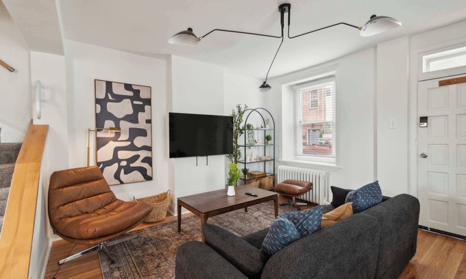 Manayunk Casa | Updated Corner Rowhome with Parking, Sleeps 8