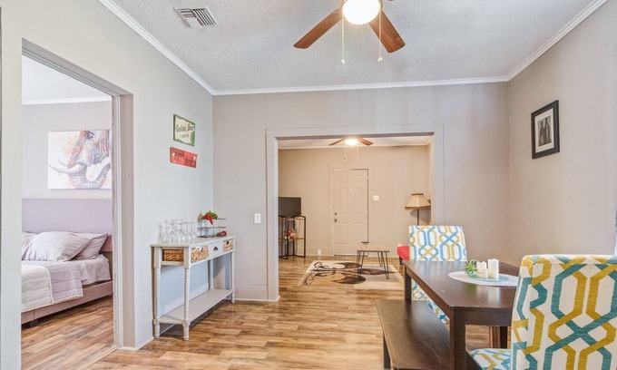 New Iberia Villa | Updated Cottage, pet friendly, full equipped home.