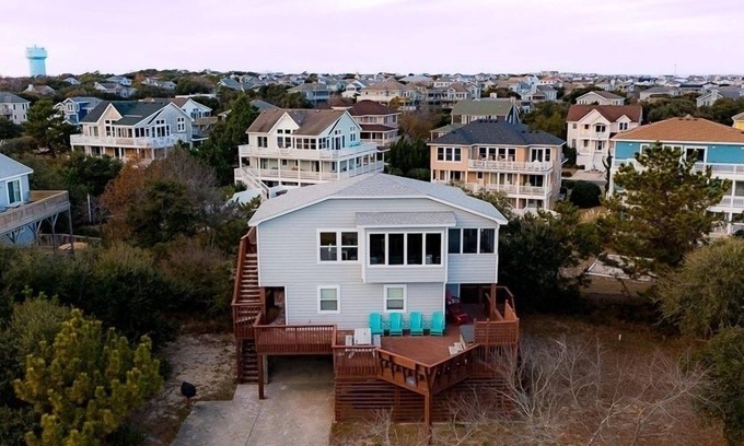 Duck Cabaña | Updated, cozy cottage in Duck – 4 bedrooms, in town & oceanside w/ views!