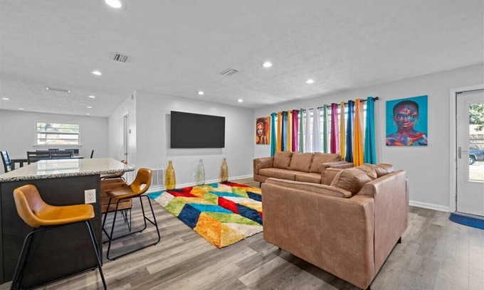 Orange Park Casa | Updated cozy open concept