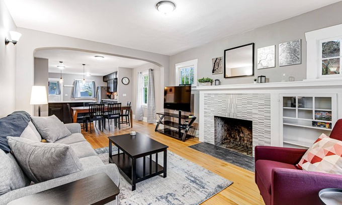 North End Casa | Updated Craftsman with spacious backyard, high-speed WiFi, & great location