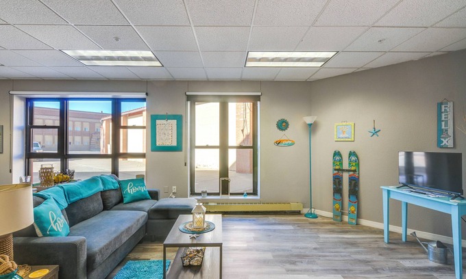 Del Norte Apartamento | Updated Del Norte Apartment, Walk to Downtown!