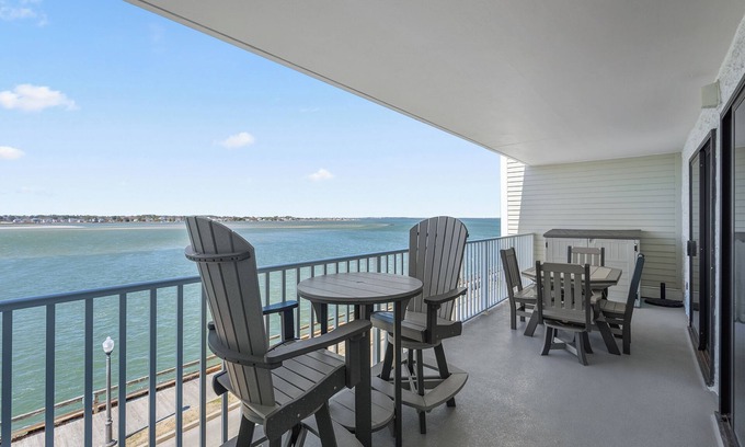 Ocean City Condominio | Updated, Direct Bay Front w/Bay Front Pool, 3 Blocks to Beach/Boardwalk