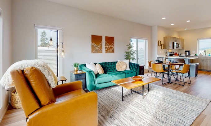 Anacortes Casa | Updated dog-friendly downtown home with balcony, W/D, partial AC, streaming