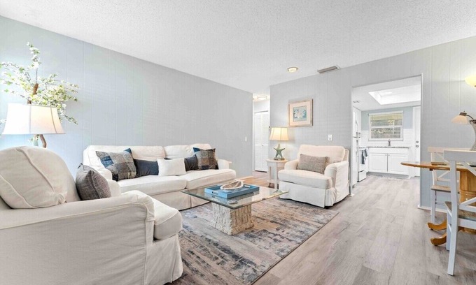 Laurel Park Villa | Updated Downtown Sarasota Villa, 2b/2b