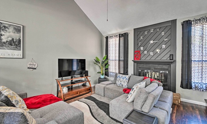 Westover Casa | Updated Fayetville Townhome-Away-From-Home w/ Yard