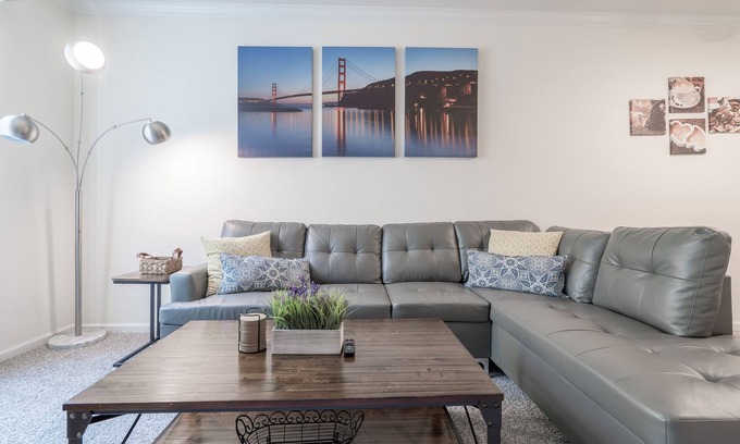 West San Jose Condominio | Updated & Gated Silicon Valley 1BR Condo! AC+Parking+Washer+Dryer by Santana Row
