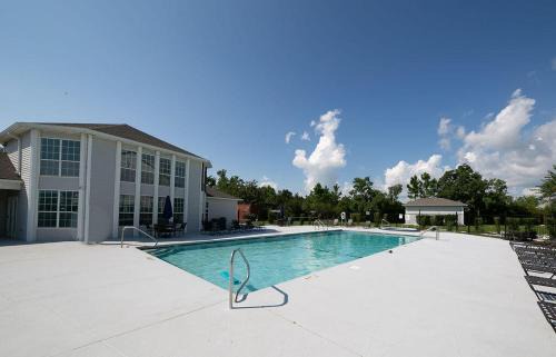 Gulf Shores Casa | Updated, Ground Floor Unit w/Pool & Gym, Sleeps 6
