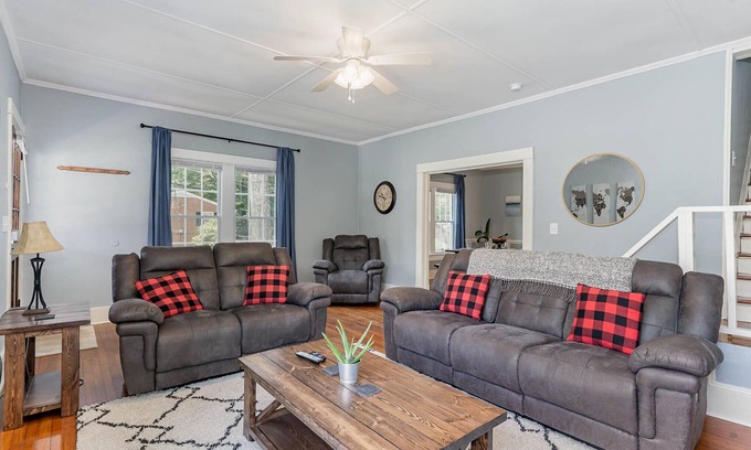 Sanford Casa | Updated historic 3b1.5b house minutes from old downtown w/ deck & work space