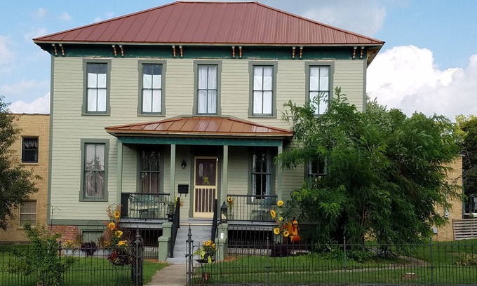 Monticello Casa | Hogar histórico actualizado en una excelente ubicación