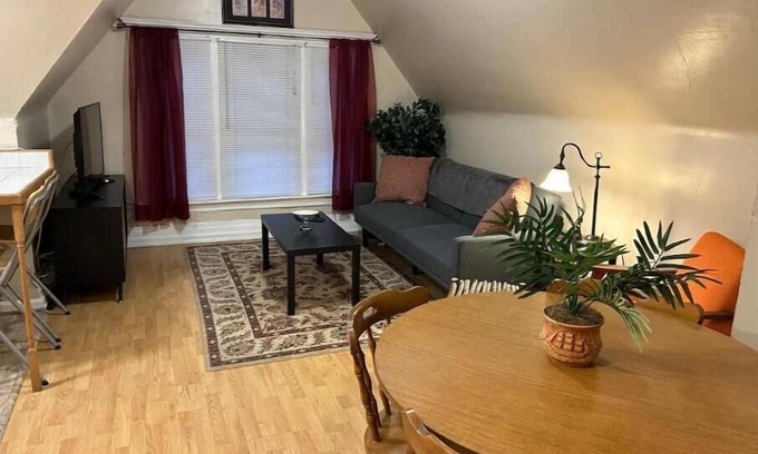 Morgantown Apartamento | Updated historic South Park apt!