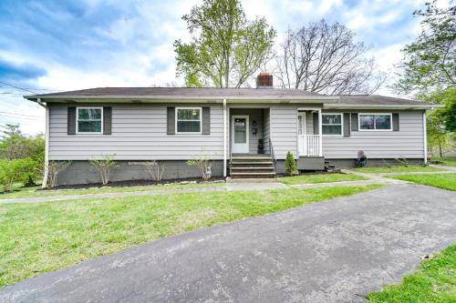 Oak Ridge Casa | Updated Home Central Oak Ridge Location