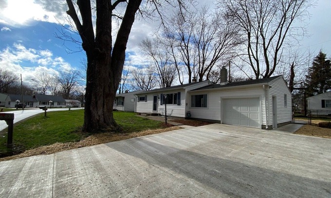 Bay View Casa | Updated home close to Lake Erie attractions & BOAT PARKING & SCREENED IN PORCH.