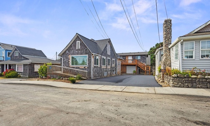 Seaside Casa | Updated Home One Block to the Promenade! Pet-Friendly with Guest House