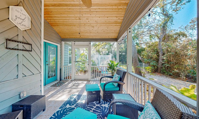 Vilano Beach Casa | Updated home with great outdoor space - close to the beach