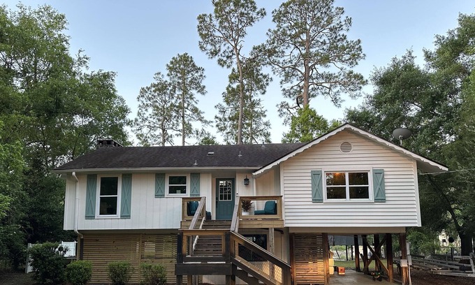 Fairhope Cabaña | Updated home with water access and boat lift.