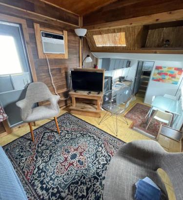 Sailboat Bend Alquiler De Eote | Updated houseboat on the river!