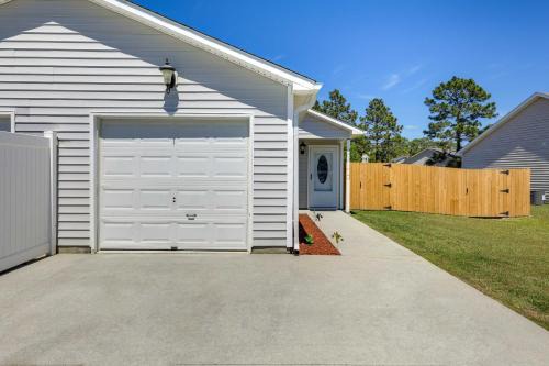 Hubert Casa | Updated Hubert Vacation Rental 5 Mi to Beaches!