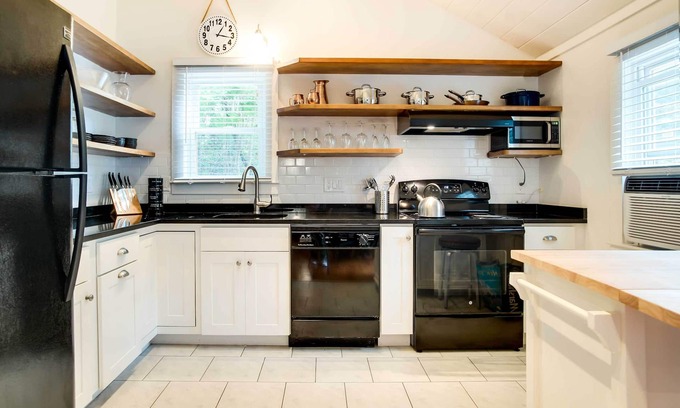 Hyannis Cabaña | Updated Hyannis Home < 2 Mi to Beach & Golf!