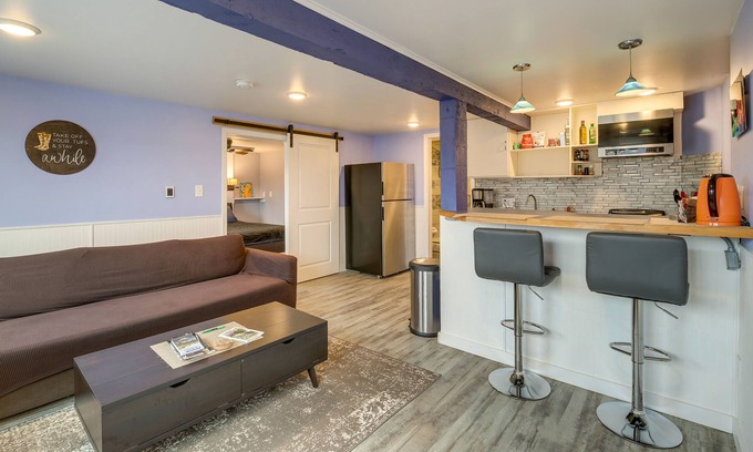 Ketchikan Condominio | Updated Ketchikan Condo < 1 Mi to Downtown!