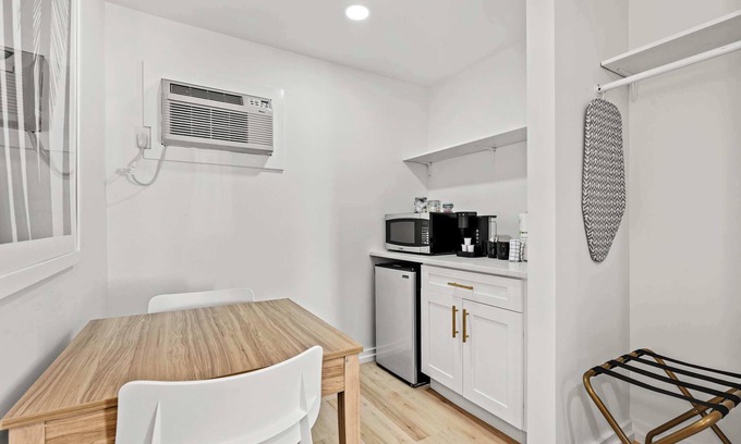 Ash Apartamento | Updated King Efficiency Across From Beach