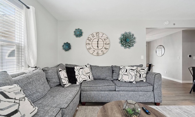 Lansing Casa | Updated Lansing Home | 4BR w Basement Theater Room