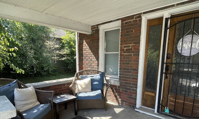Mapleton/Fall Creek Casa | UPDATED Large 1910 Home! Remodel! Fast WiFi. Spacious. Fireplace.