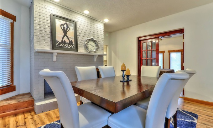 Champaign Casa | Updated Large House on Green Street Near UIUC