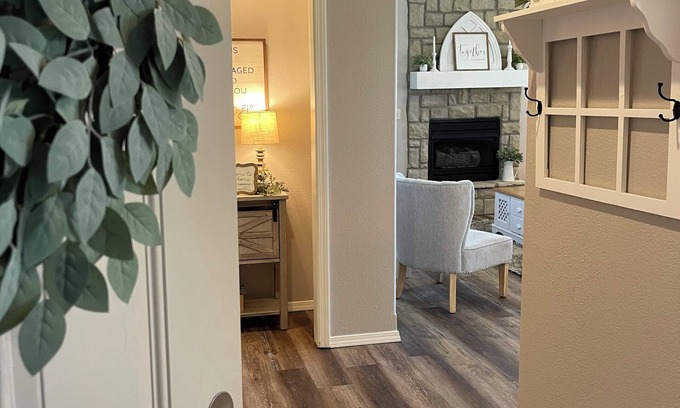 Branson West Condominio | Condominio de lujo actualizado con chimenea cerca de Branson Strip y Silver Dollar City