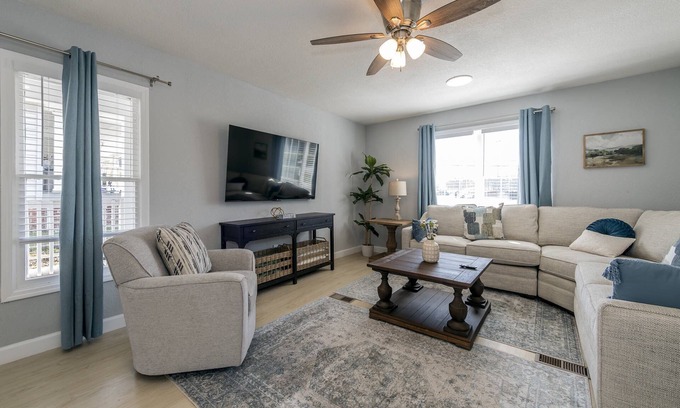 Maryville Casa | Updated Maryville Family Home | Historic District | In Town Near National Park