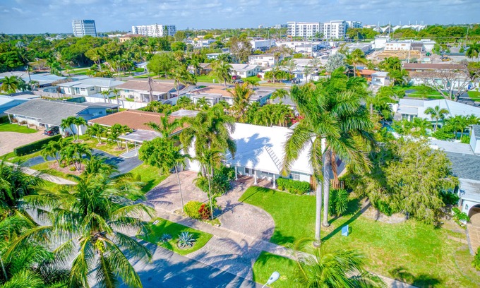 Harbor Village Casa | Updated, mid-century home with private pool, patio, central AC - near the beach