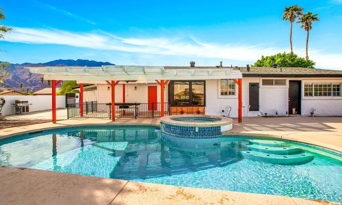 Racquet Club South Casa | Updated mid-century gem with private pool, spa, gas grill, and free WiFi