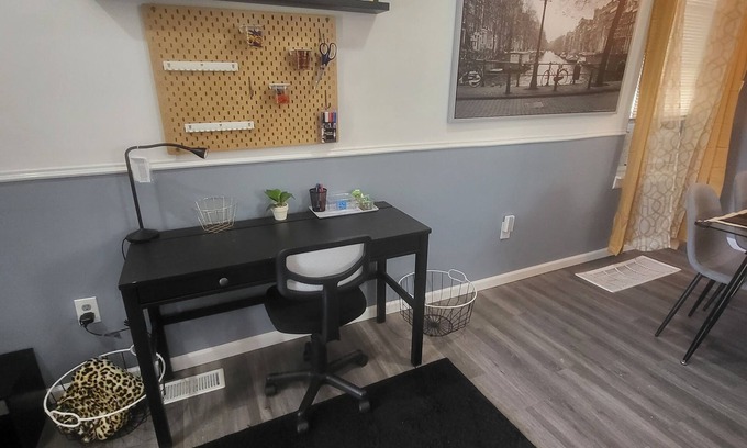 St. Louis Casa | Updated Modern 2 Bed/1 Bath Urban Bungalow in North City.10 Mins to Downtown STL