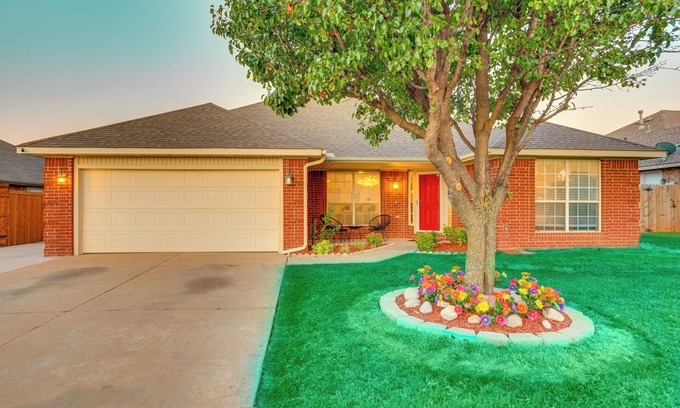 Oklahoma City Cabaña | Updated Oklahoma City Home ~ 11 Mi to Bricktown!