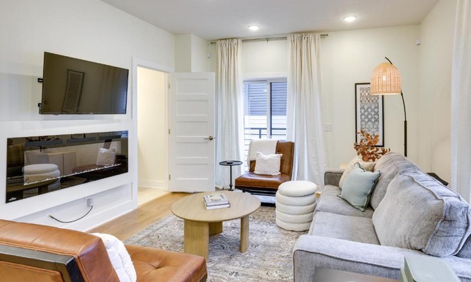 Downtown Omaha Casa | Updated Omaha Vacation Rental Less Than 2 Mi to Downtown!