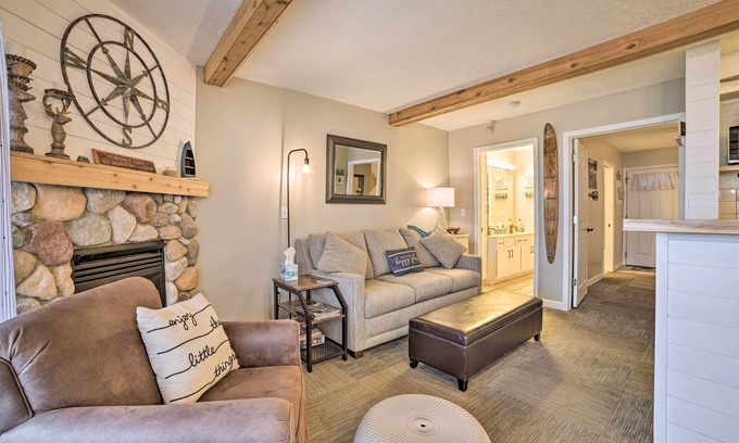 Onekama Condominio | Updated Onekama Resort Condo on Portage Lake!