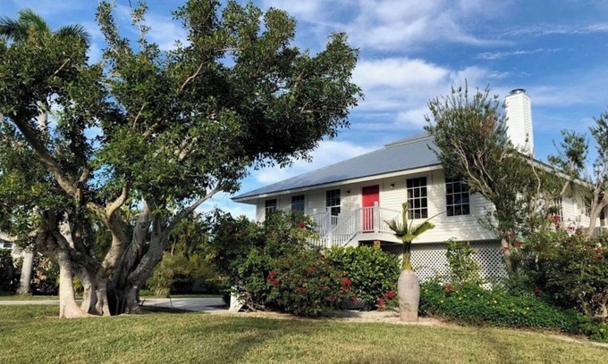 Sanibel Casa | UPDATED, QUIET WEST END, 250 YARDS TO BEACH.