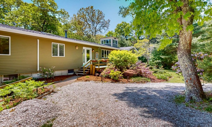 Monument Beach Casa | Updated ranch house with amazing deck & yard - 1 mile to the beach