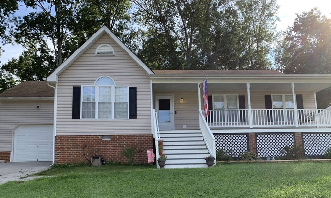 Midlothian Casa | Updated Rancher in the Heart of Midlothian!