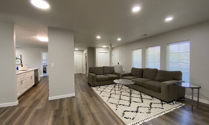 Moran Prairie Casa | 🔥Updated Rancher near 🛍 shopping & restaurants 🍽 🐾