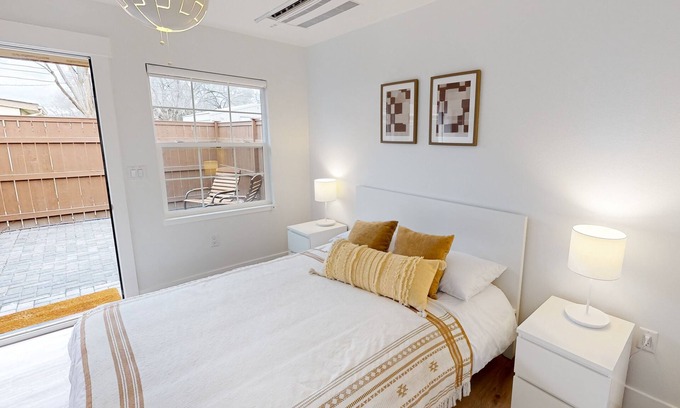 Soap Lake Cabina | Updated retreat with kitchenettes, on-site laundry, private patio, & central AC